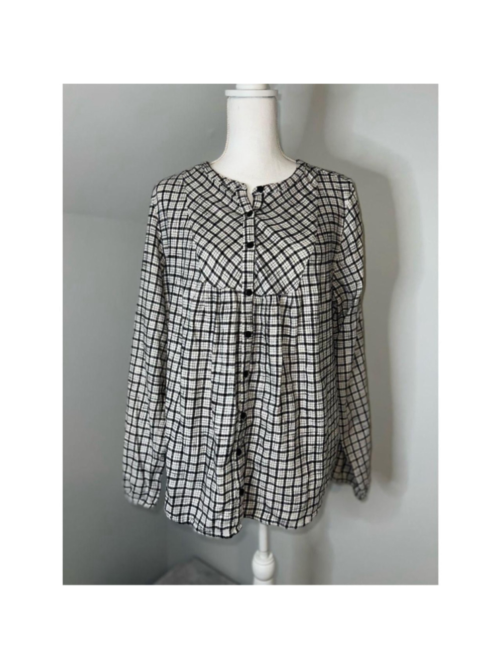 St. John's Bay Button Down Shirt Large White Black Plaid Cotton L-XL